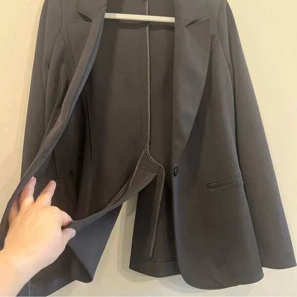 WHBM 8 Classic Black Women's Blazer one button split sleeve and back - Picture 4 of 5